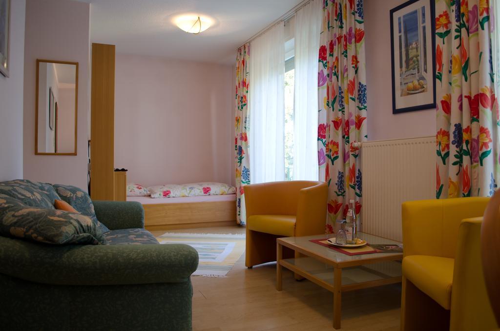 Haus Helvetia Bed & Breakfast Bad Orb Bilik gambar